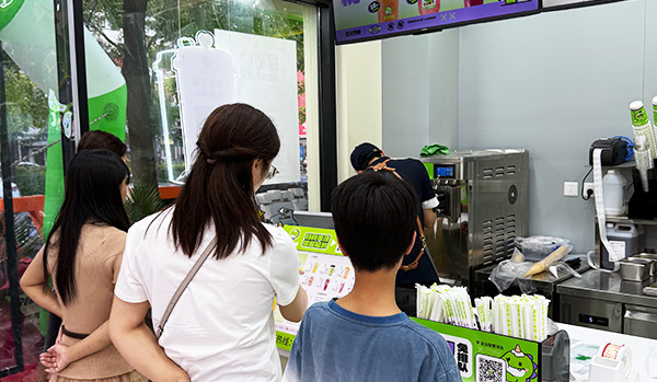 奶茶店加盟：2026年想开家奶茶店，恐龙传奇怎么加盟？
